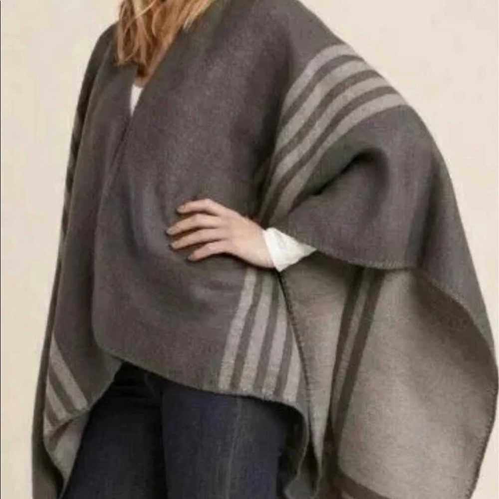 BB Dakota Gray Stripe Poncho